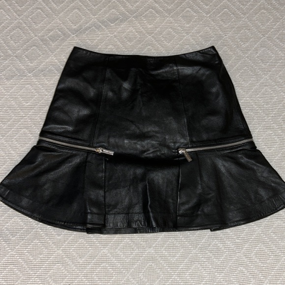 Michael Kors 100% Authentic Leather Skirt with Zippers - Picture 4 of 10